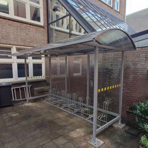 Fietsoverkapping Ticino - Open en Transparant 14 Rijwieloverkapping - fietsoverkapping is een verrassend voordelige oplossing voorparticulier en bedrijf. Droog fiets-parkeren voor een scherpe prijs!
